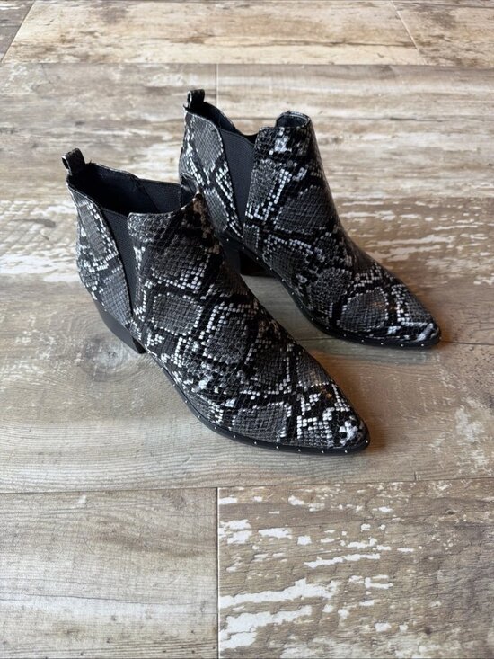 Bar III Shoes - BAR III Gabby Studded Black & White Snake Print Ankle Boots Women’s 6.5